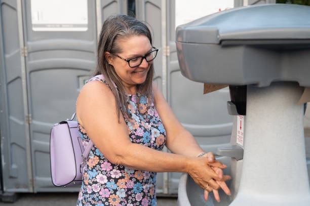 Best Luxury portable toilet rental  in Leetonia, OH